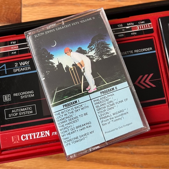 Vintage 1975 Elton John's Greatest Hits Volume II Cassette Tape - Picture 1 of 6
